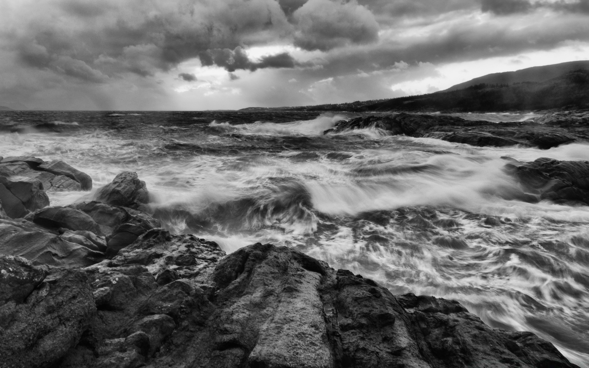 schwarz und weiß wasser meer ozean strand landschaft sturm landschaft sonnenuntergang meer brandung dramatisch rock welle natur himmel dämmerung reisen monochrom abend