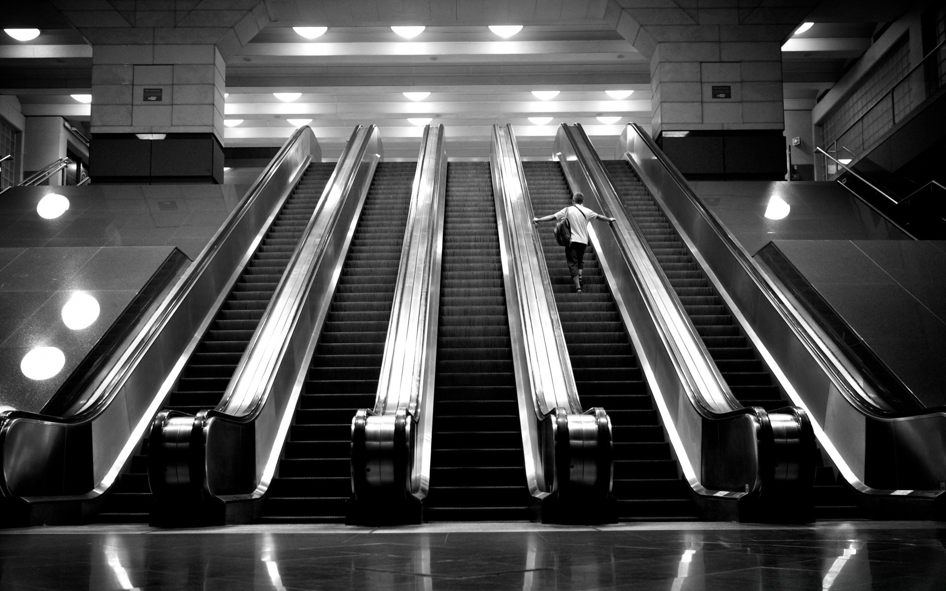 noir et blanc intérieur embouteillage système de transport lumière flou