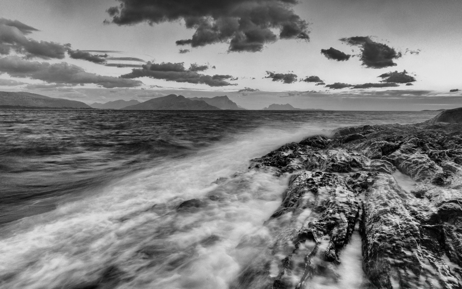 bianco e nero spiaggia mare oceano acqua mare paesaggio tempesta surf paesaggio monocromatico onda tramonto cielo natura sabbia alba roccia