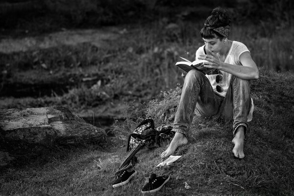 Repos dans la forêt sur une colline