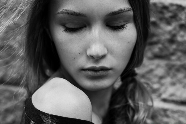 Retrato en blanco y negro de una mujer