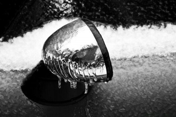 Frozen rearview mirror