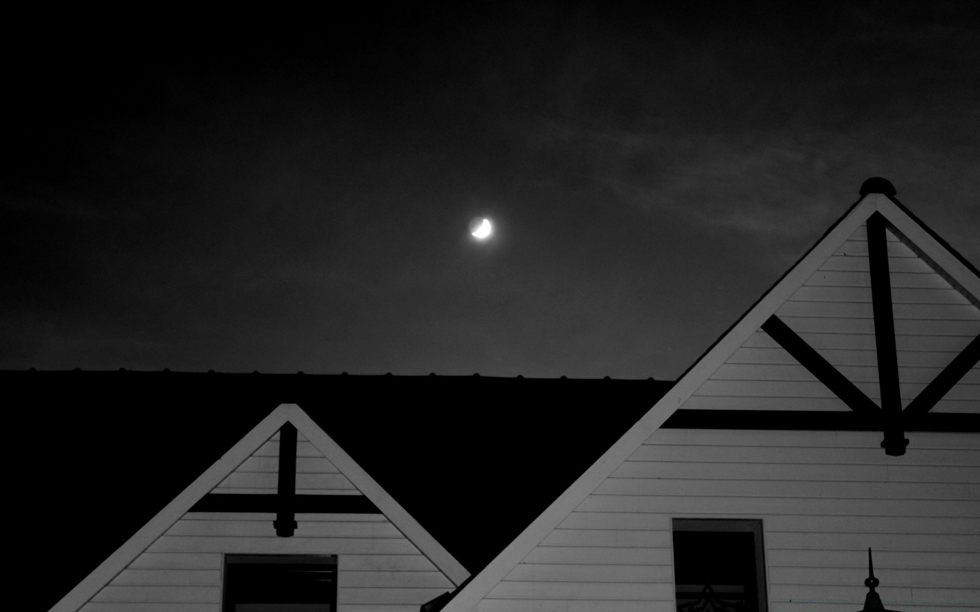 preto e branco monocromático casa telhado arquitetura família casa inverno casa rua céu luz