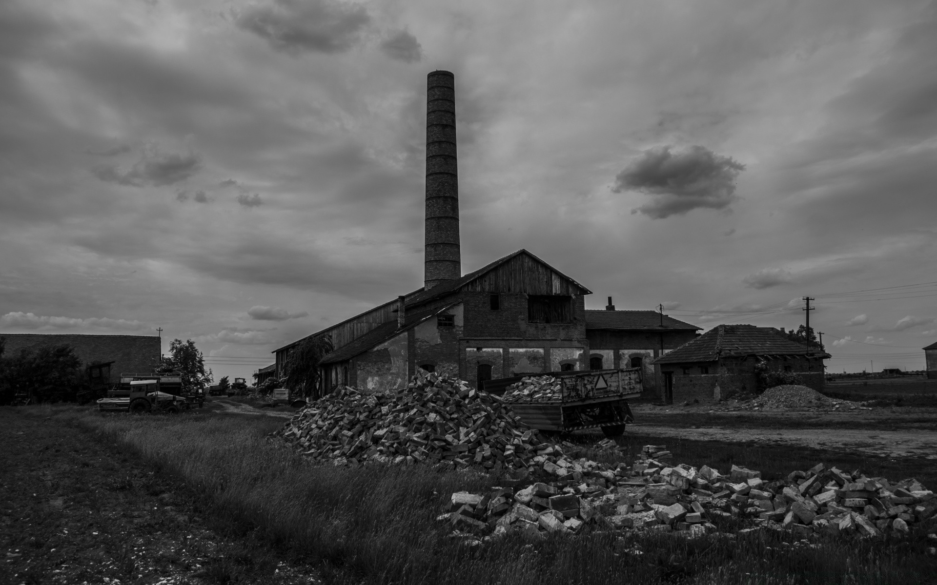 чорно-біле монохромний війни занедбаний військові архітектура на відкритому повітрі