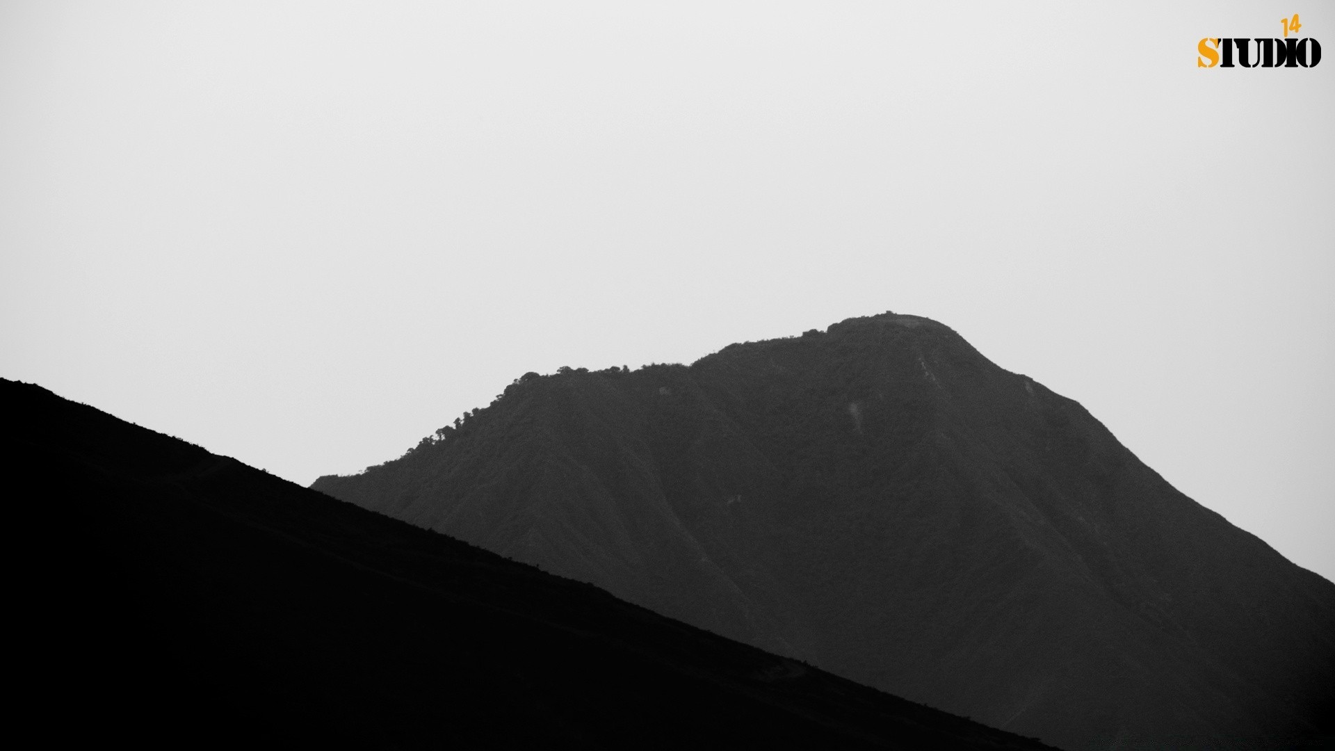 noir et blanc paysage montagnes brouillard ciel coucher de soleil voyage à l extérieur lumière du jour lumière lune silhouette rétro-éclairé aube volcan désert