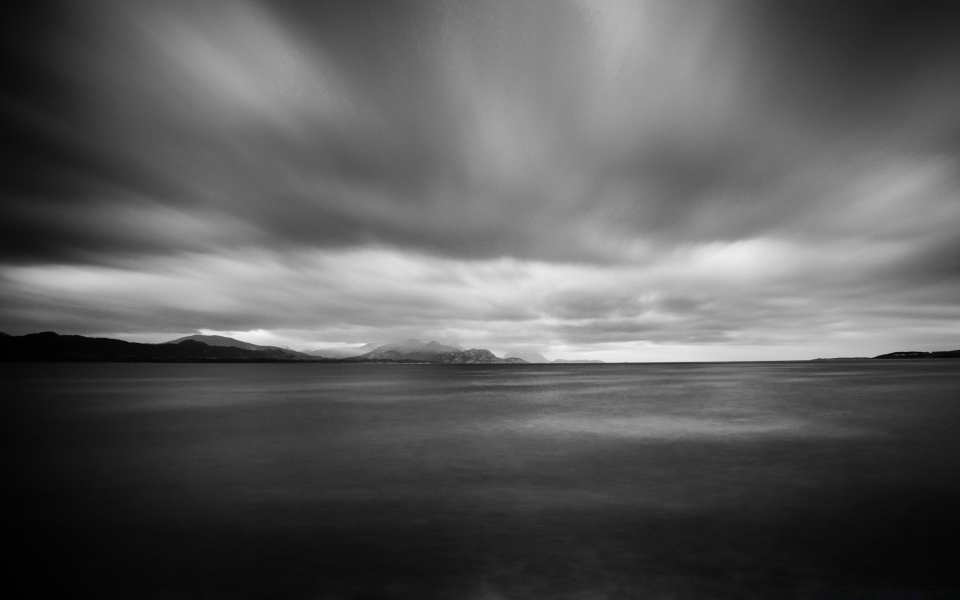 bianco e nero tramonto acqua in bianco e nero spiaggia mare tempesta paesaggio oceano cielo sera paesaggio alba crepuscolo sole drammatico scuro natura