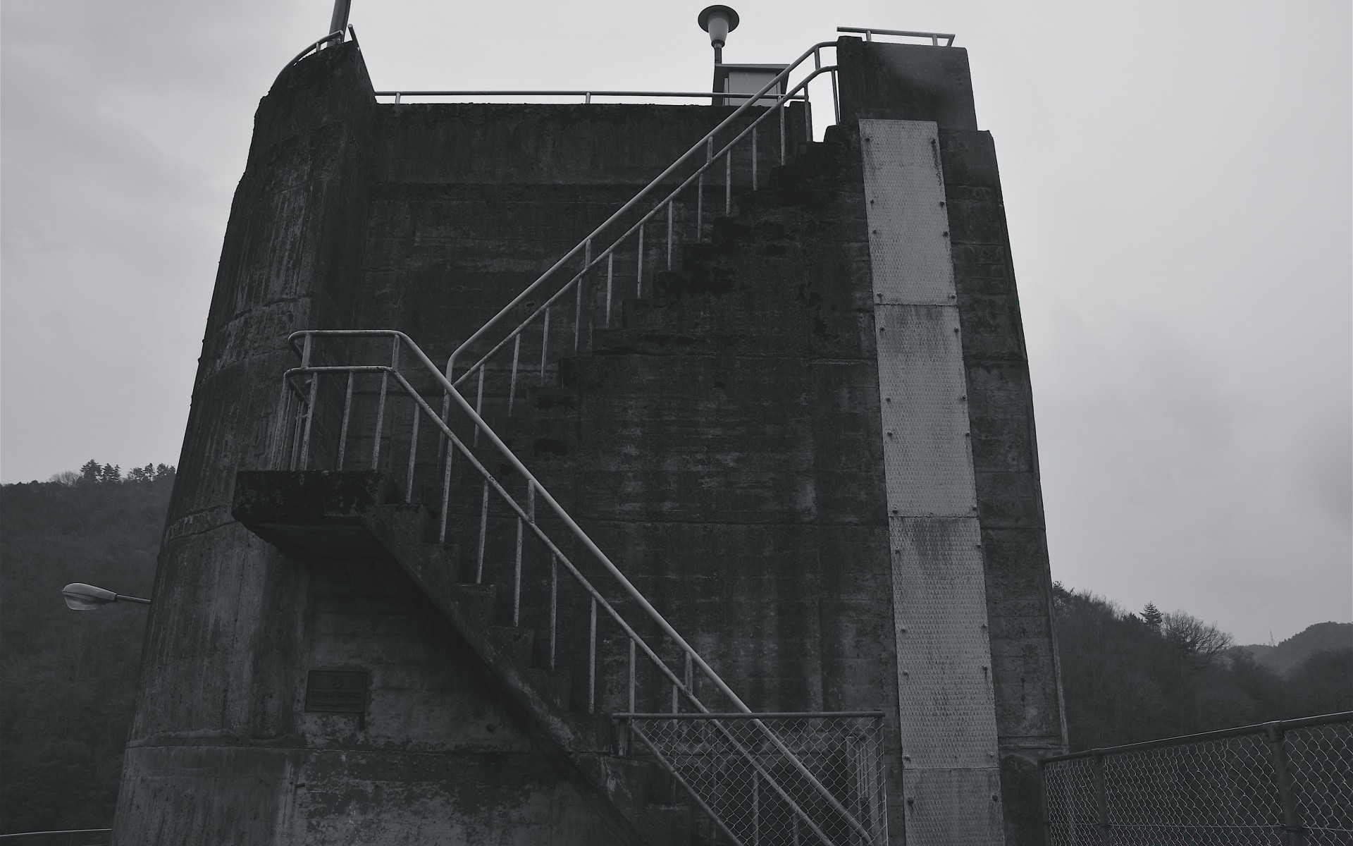 schwarz und weiß architektur himmel brücke im freien haus beton stahl alt krieg bau