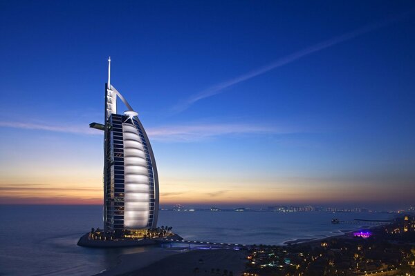 Burj Al-Arab morze Zjednoczone Emiraty Arabskie Dubaj hotel niebo