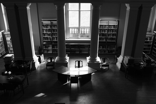 A table in the middle of the room and columns