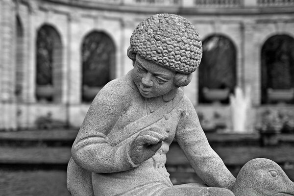 Black and white photo of the monument