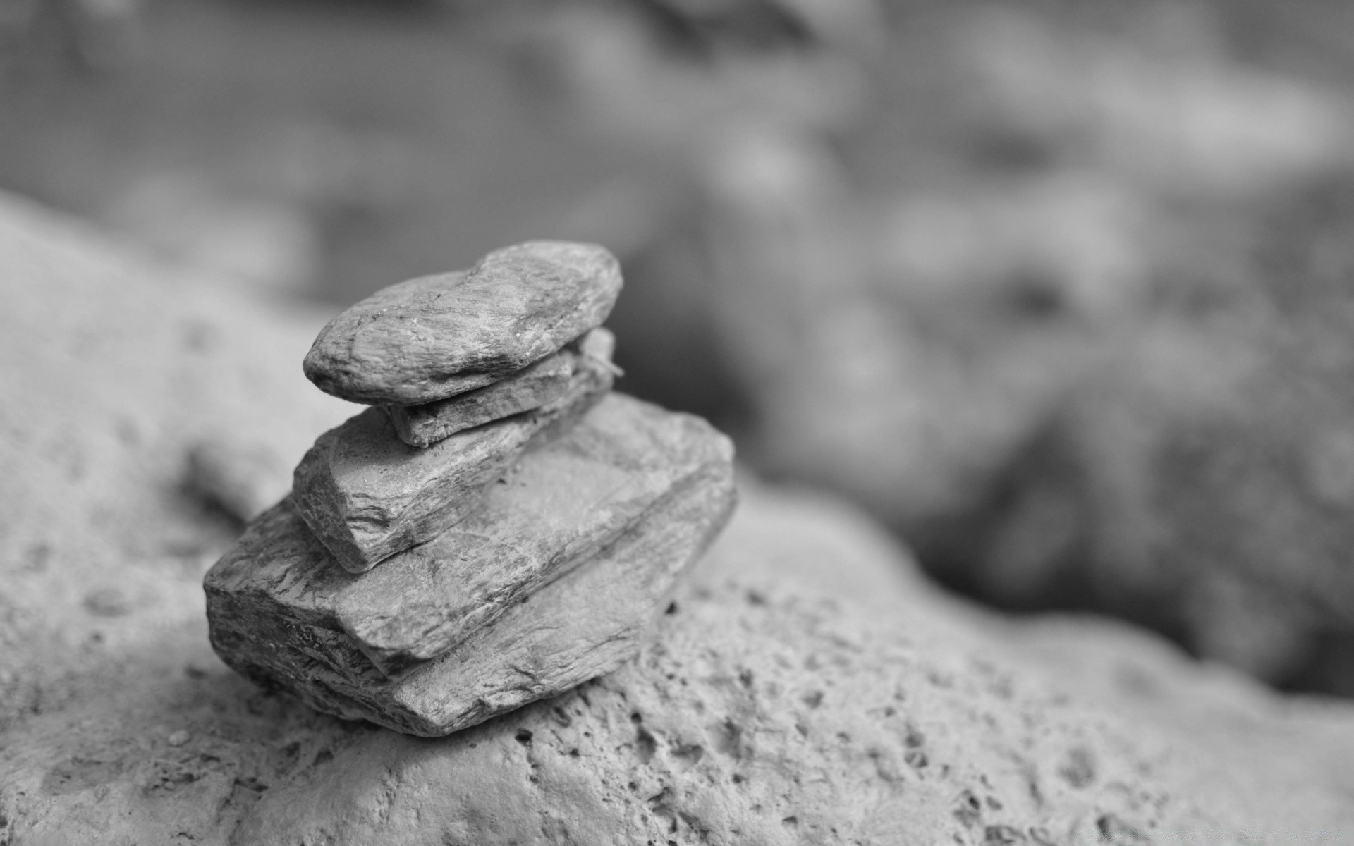 schwarz und weiß stein rock strand zen natur monochrom stabilität im freien sand