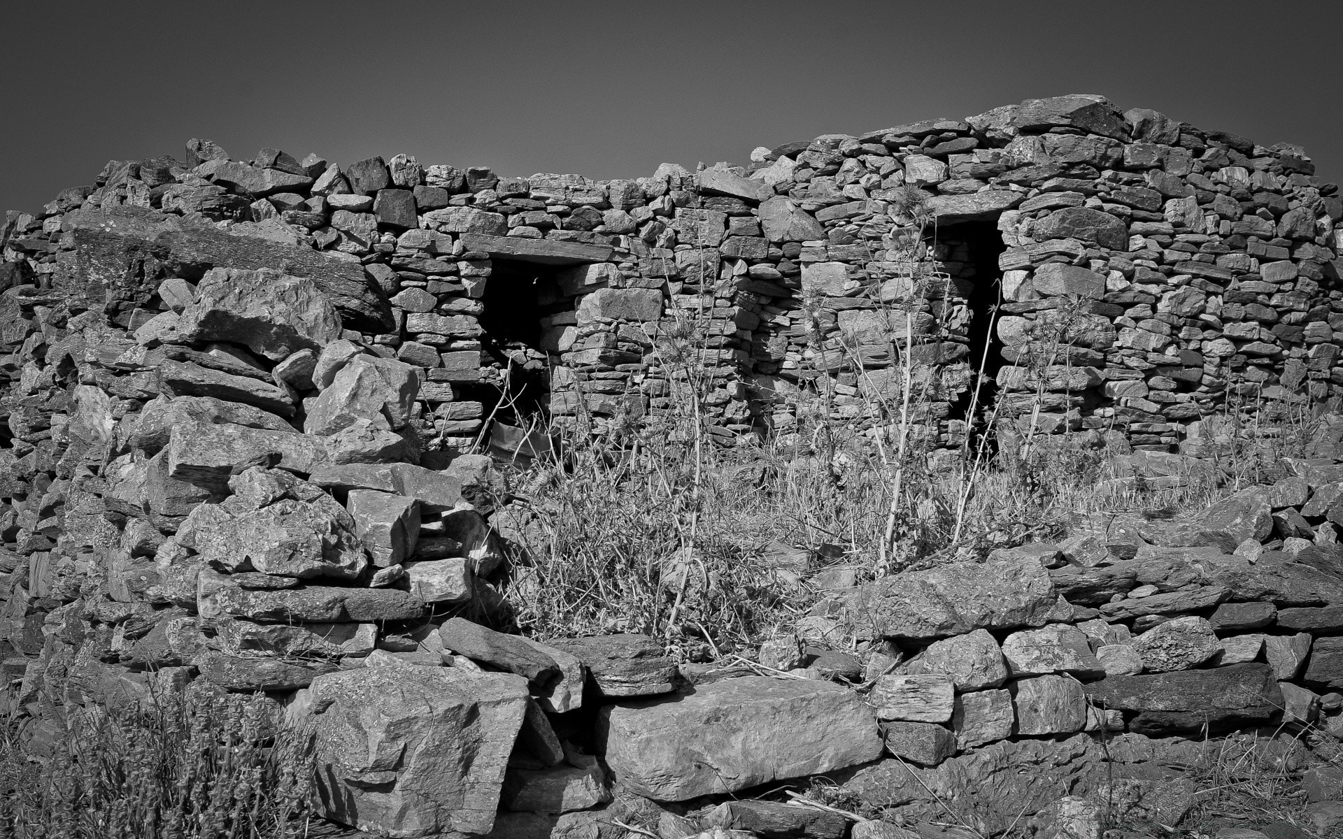 noir et blanc pierre antique voyage mur extérieur architecture rock maison vieux