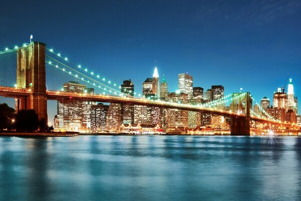 Puente en la oscuridad de la noche