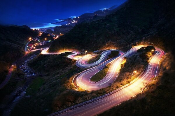 NIGHT SERPENTINE IN THE LIGHT OF LANTERNS