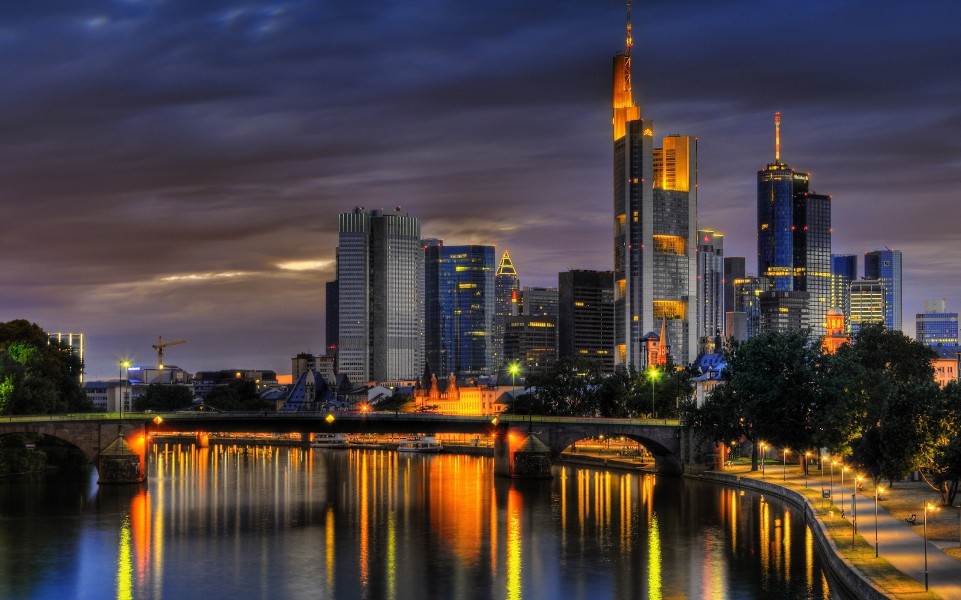 andere städte stadt skyline architektur stadt wolkenkratzer innenstadt dämmerung fluss haus sonnenuntergang büro reisen promenade reflexion abend himmel städtisch brücke wasser