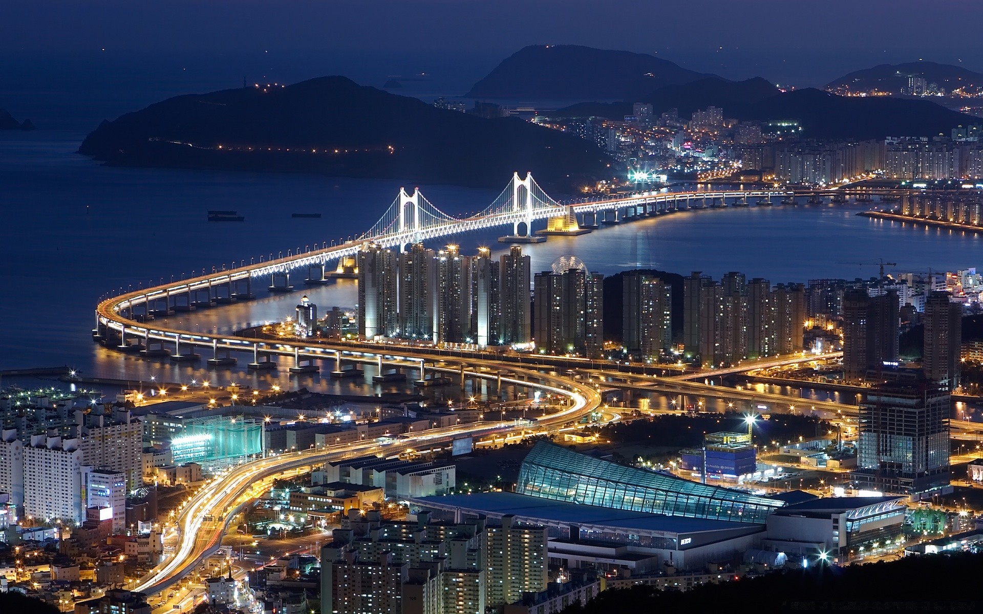 outras cidades cidade viagens arquitetura cidade crepúsculo tráfego ponte noite sistema de transporte casa água urbano skyline iluminado céu estrada marco rodovia porto