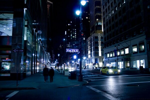 Avenue de la rue du soir et de la route