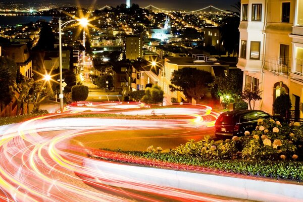 Parlak yol. Şehir. Fenerler