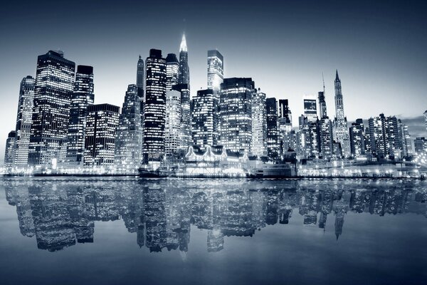 Black and white photo of a big city