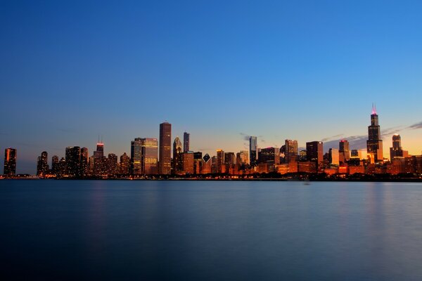 Skyline. Arquitetura da cidade. Oceano