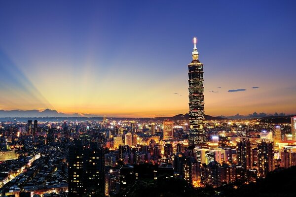 Skyline. Cidade de arranha-céus e luz