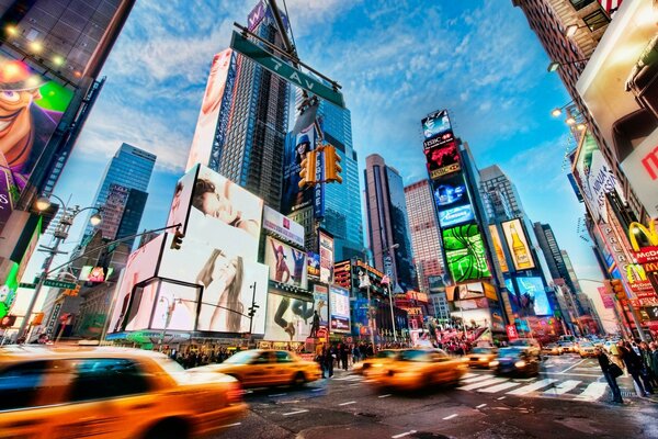 A blurry picture of a colorful street with traffic