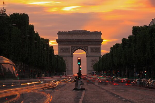 Arc de Triomphe sur la chaussée