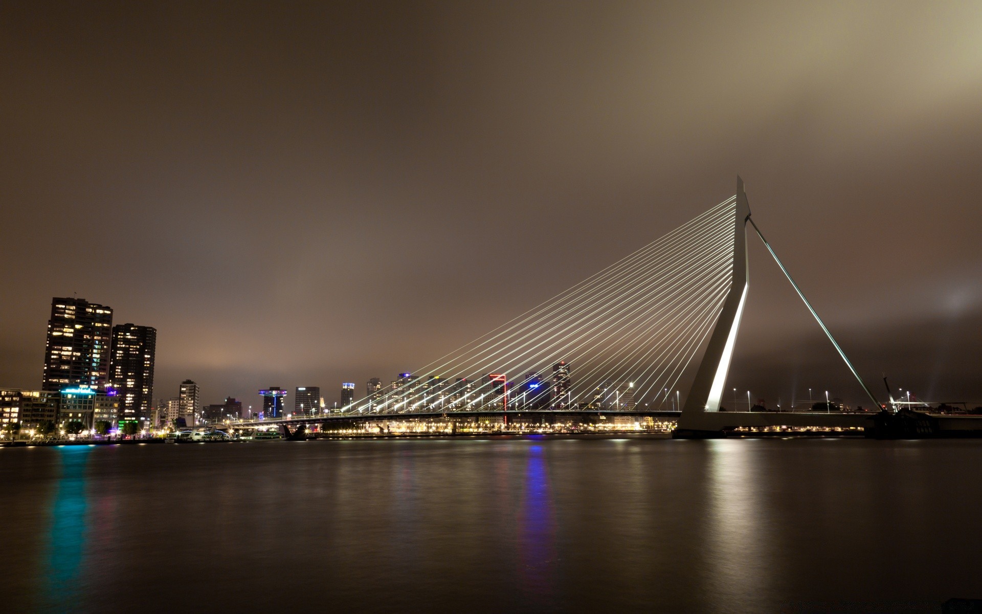 andere städte brücke stadt architektur wasser stadt stadtzentrum fluss reflexion skyline urban sonnenuntergang dämmerung haus reisen himmel abend modern hängebrücke uferpromenade