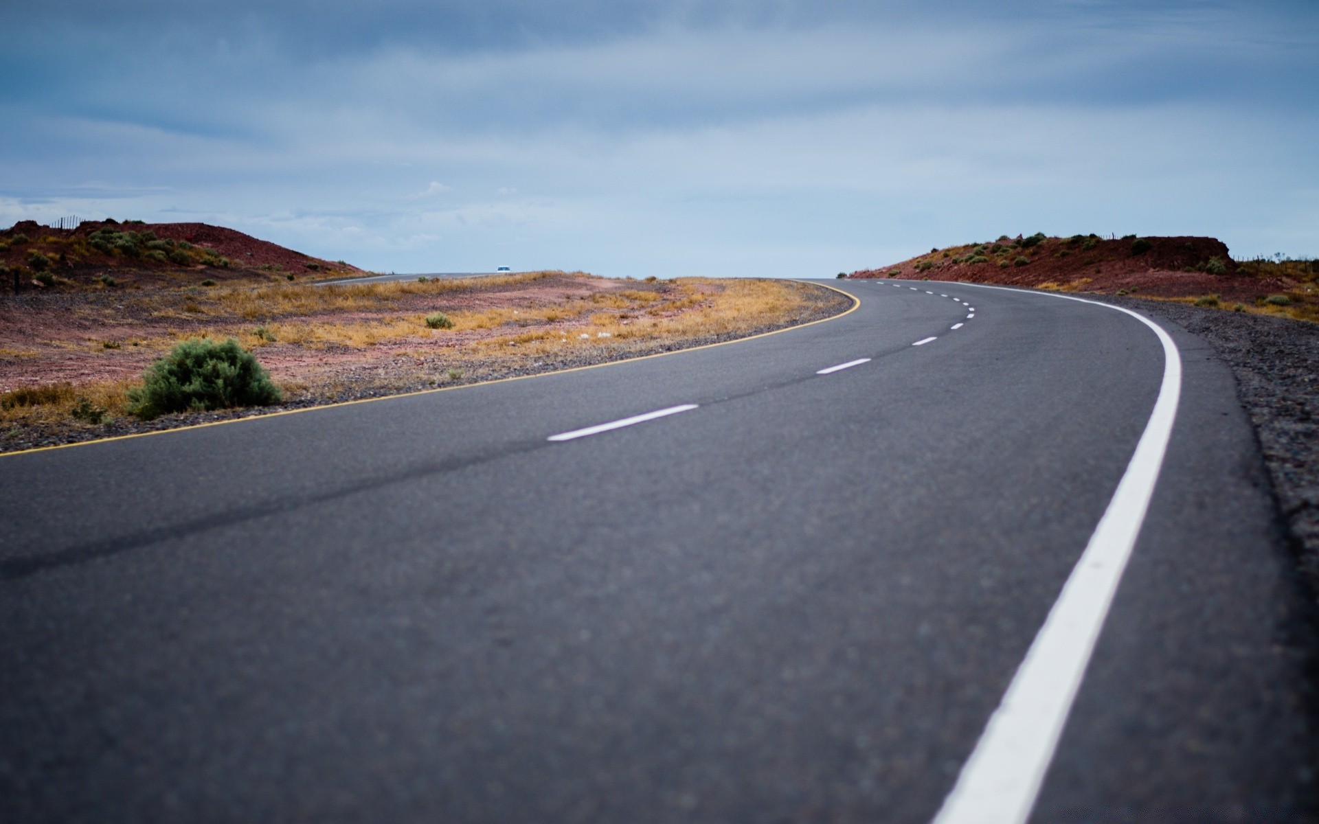 outras cidades estrada rodovia asfalto paisagem viagens guia rua vazio deserto sistema de transporte céu em linha reta carro drive longo corda curva