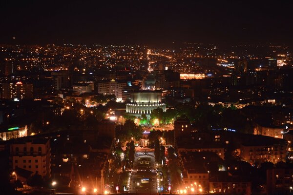 Luces de hadas de la ciudad nocturna