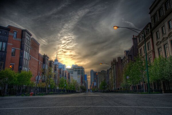 Rue dessinés à la main de la vieille ville au coucher du soleil