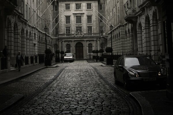 Straßen der monochromen Stadt am Nachmittag