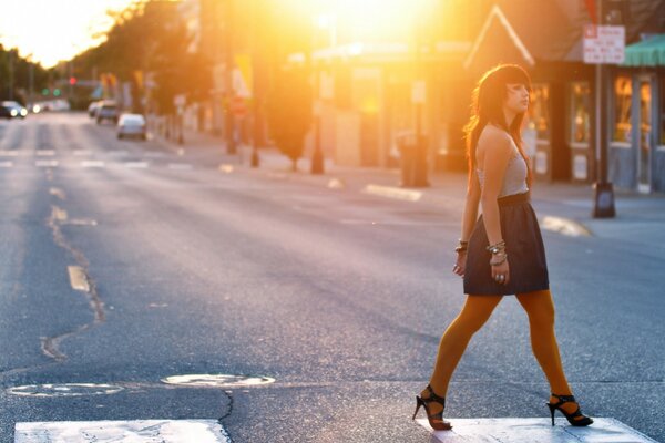 On heels through the city avenue