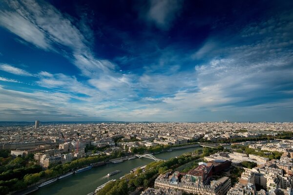 Panorama de la ciudad a vista de pájaro