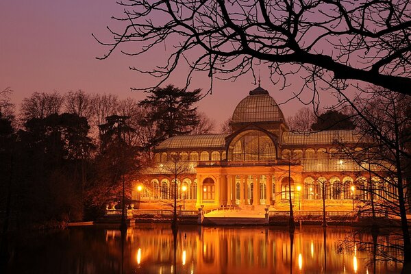 The palace in the light of night lanterns