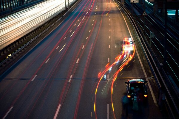 Lumières floues de la circulation routière