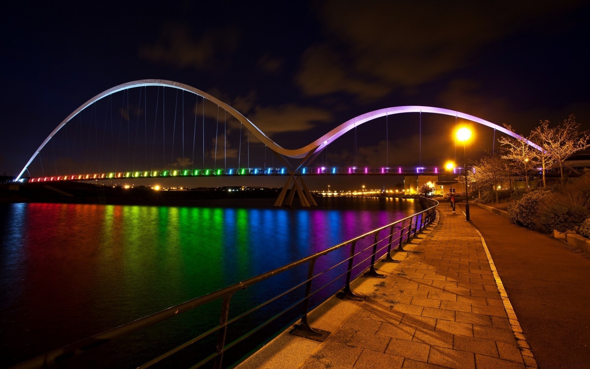 otras ciudades puente ciudad río luz agua arquitectura noche urbano viajes crepúsculo puesta de sol casa reflexión cielo calle desenfoque