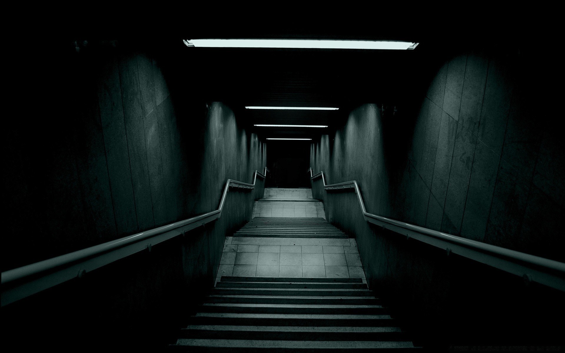 andere städte schritt stau drinnen tunnel dunkel monochrom licht flur architektur schatten innen unheimlich wände schwarz / weiß verlassen