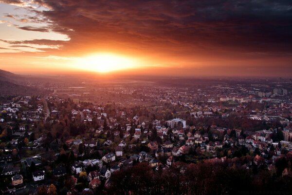 Sonnenuntergang in der Stadtmetropole