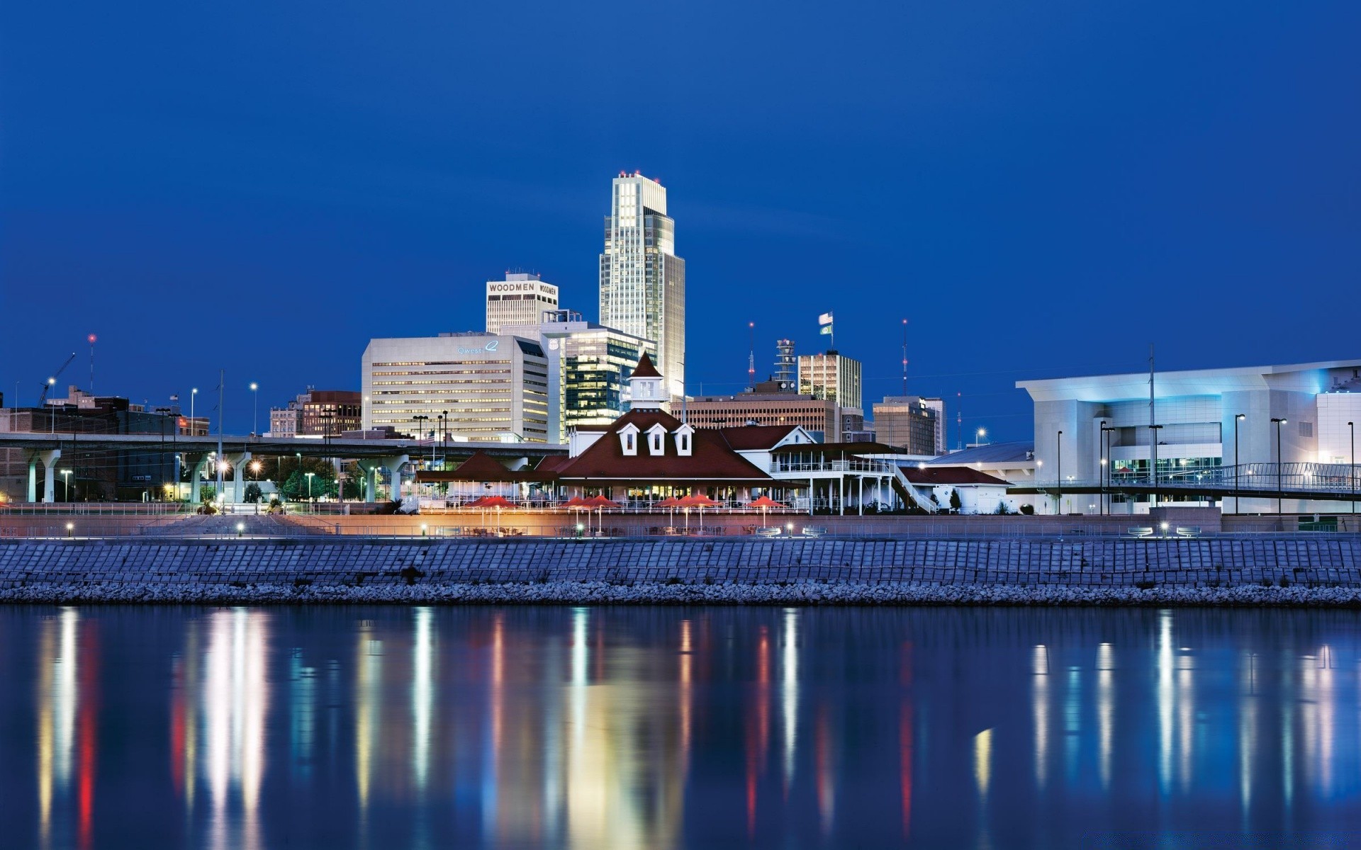 inne miasta architektura miasto woda miasto dom niebo podróże rzeka skyline centrum miasta nabrzeże wieżowiec odbicie zmierzch nowoczesny biznes miejski biuro port