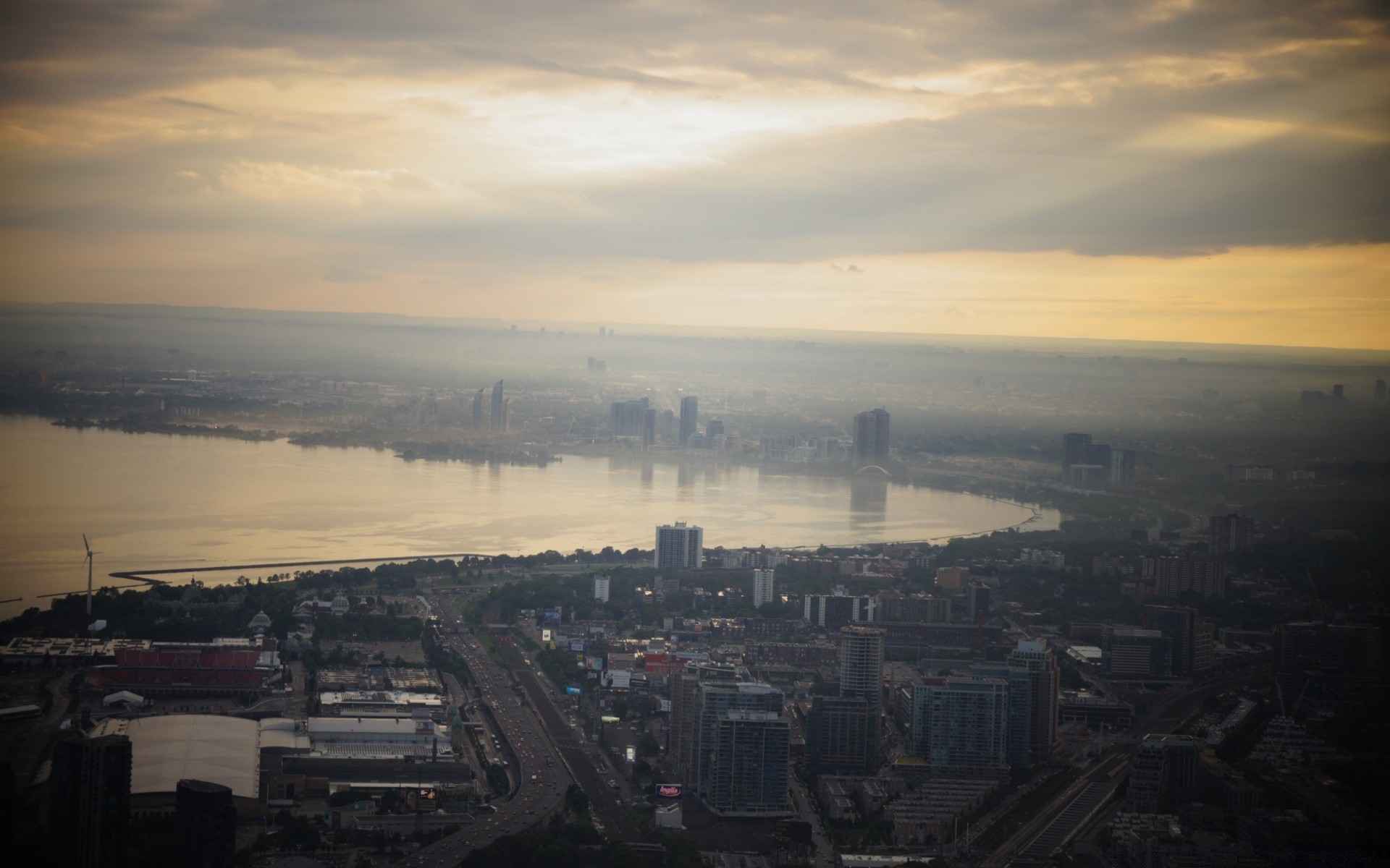 altre città città skyline città architettura viaggi tramonto smog casa auto fiume paesaggio tempesta alba grattacielo nebbia acqua sera cielo all aperto