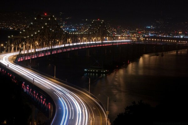 Route de nuit. Lumière des lumières