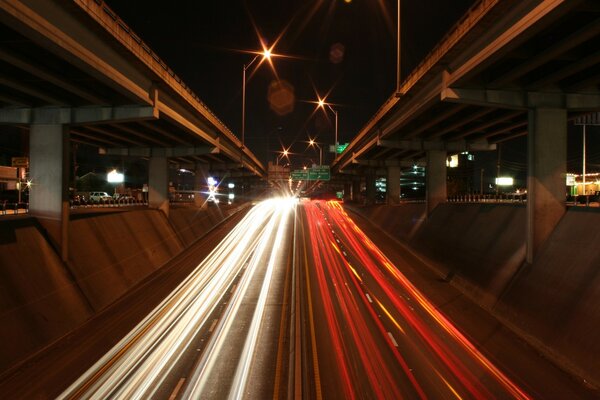 Autobahnen in der Nacht