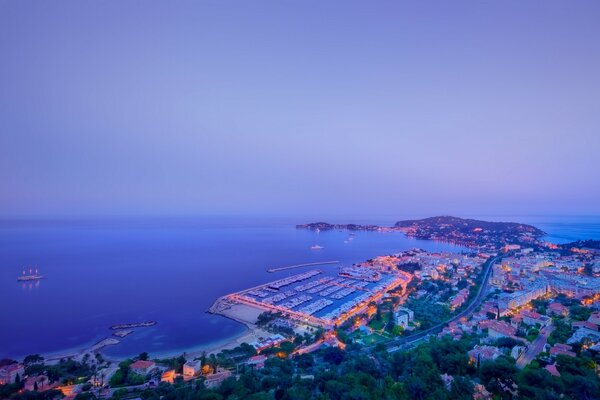 Ville du soir, beau paysage