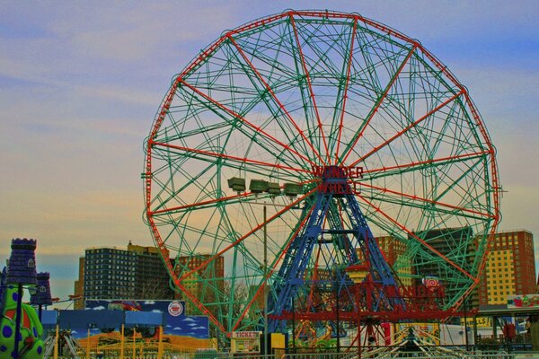 Riesenrad im Freizeitpark