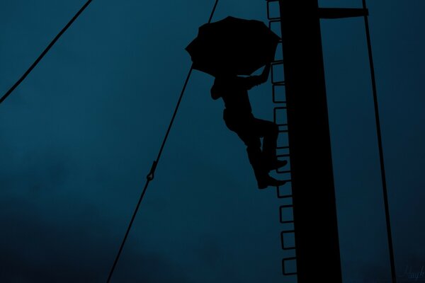 Homme avec un parapluie qui Monte les escaliers