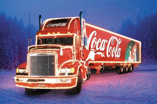 Camion de Noël avec des lumières sur la neige