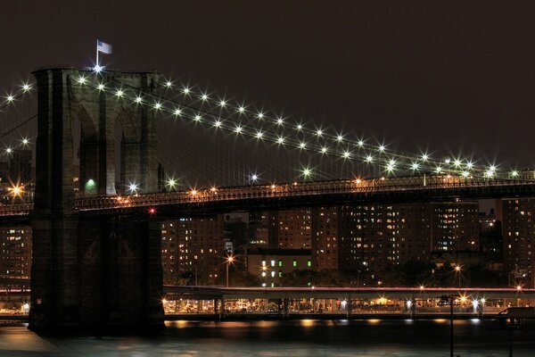 Arquitetura da ponte sobre o rio na cidade