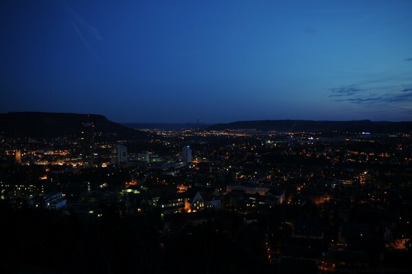 Abendstadt bei Sonnenuntergang