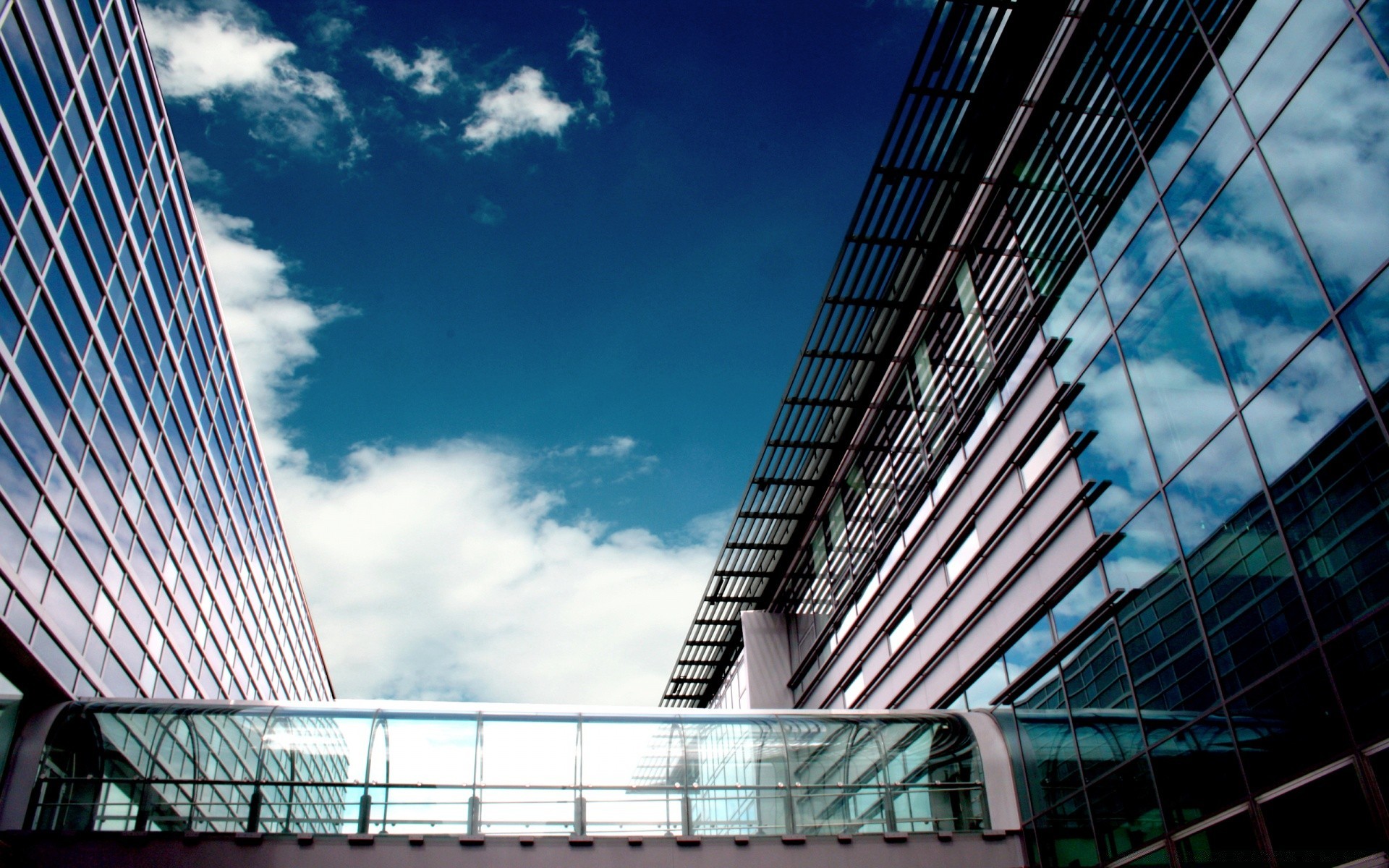 haus und interieur architektur modern haus glas städtisch stadt himmel büro stahl wolkenkratzer reflexion innenstadt bau geschäft ausdruck fenster stadt futuristisch modern perspektive